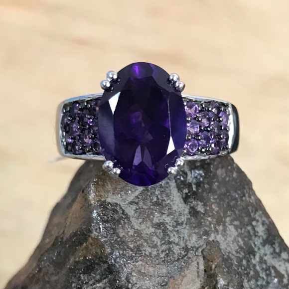 Jewelry - Sterling Silver Amethyst ring